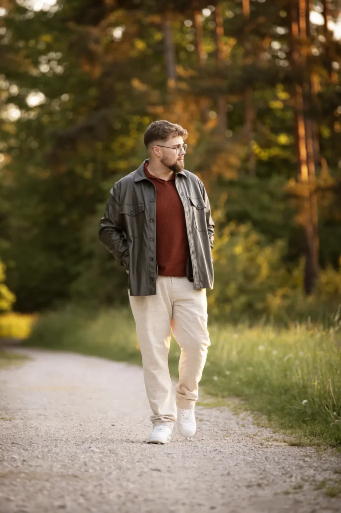 Fotografie von Inhaber Adrian Rauscher: Auf einem Weg gehend